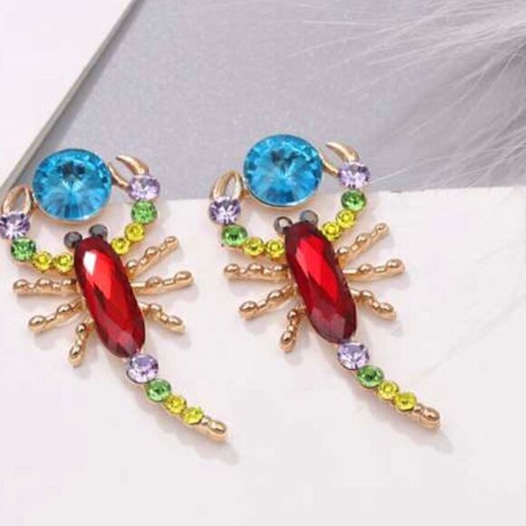 ✨Betsey Johnson stunning rare rhinestone scorpion studs ✨ - Picture 2 of 3